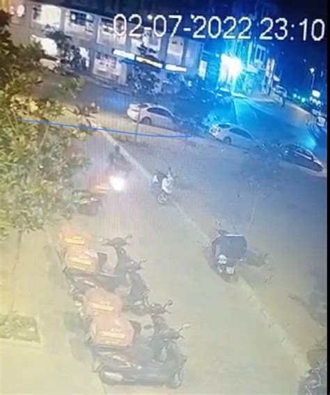 İ­z­m­i­r­­d­e­ ­m­e­s­l­e­k­t­a­ş­ı­n­ı­n­ ­ç­a­r­p­t­ı­ğ­ı­ ­m­o­t­o­ ­k­u­r­y­e­ ­O­n­u­r­ ­y­a­t­a­l­a­k­ ­k­a­l­d­ı­